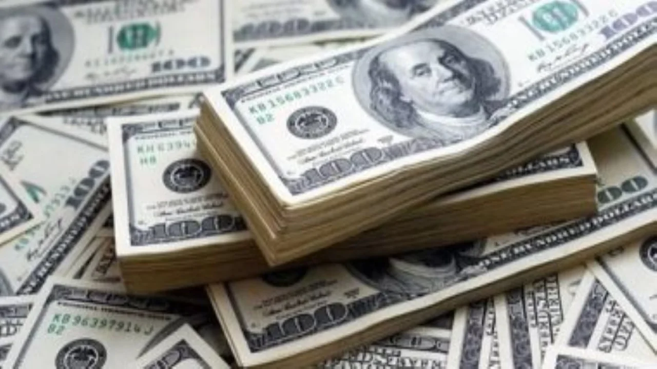 سعر الدولار مقابل الجنيه قبيل بدء جلسة التداول اليوم